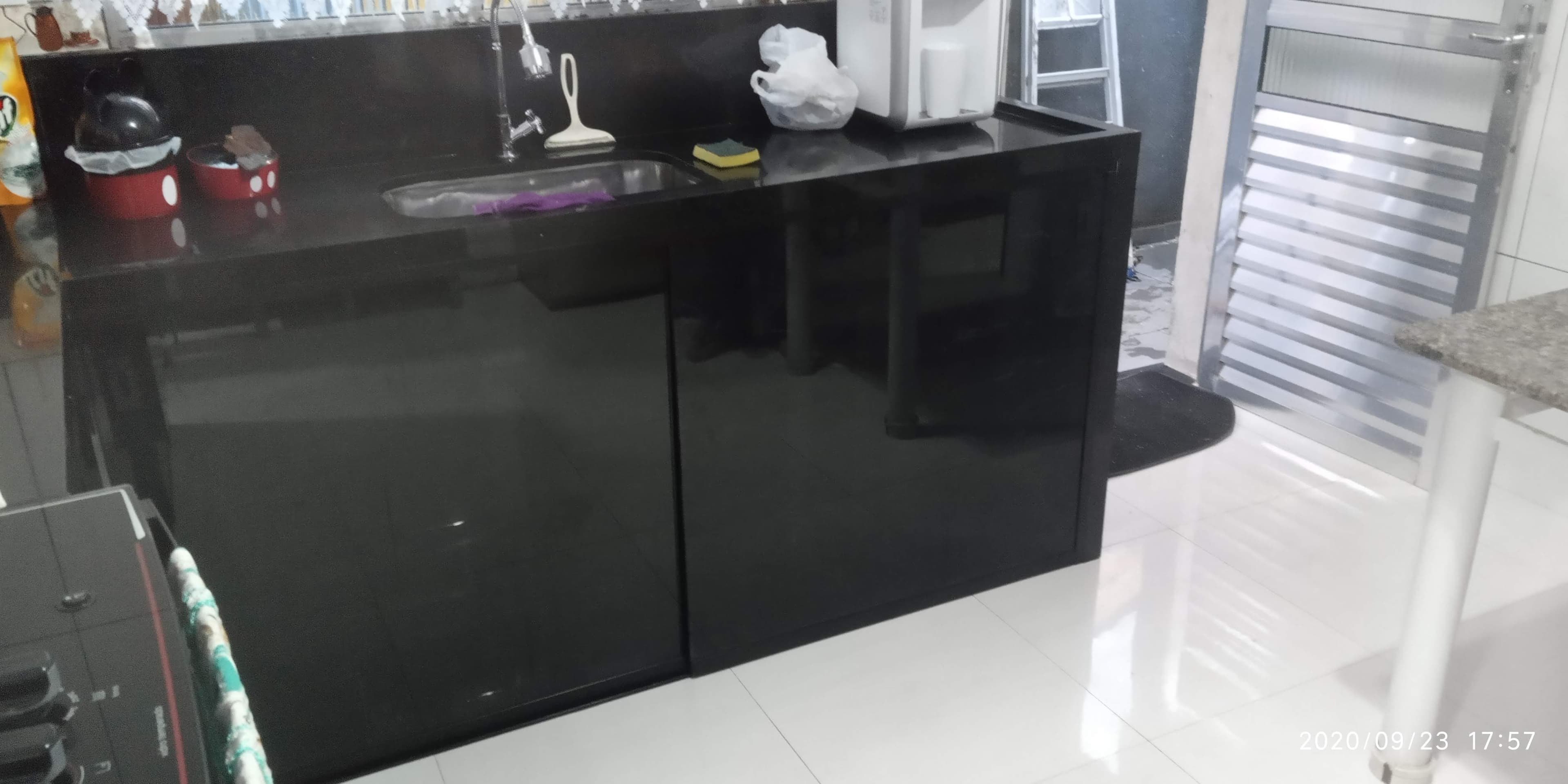 Fechamento de varanda em vidro com perfil slim